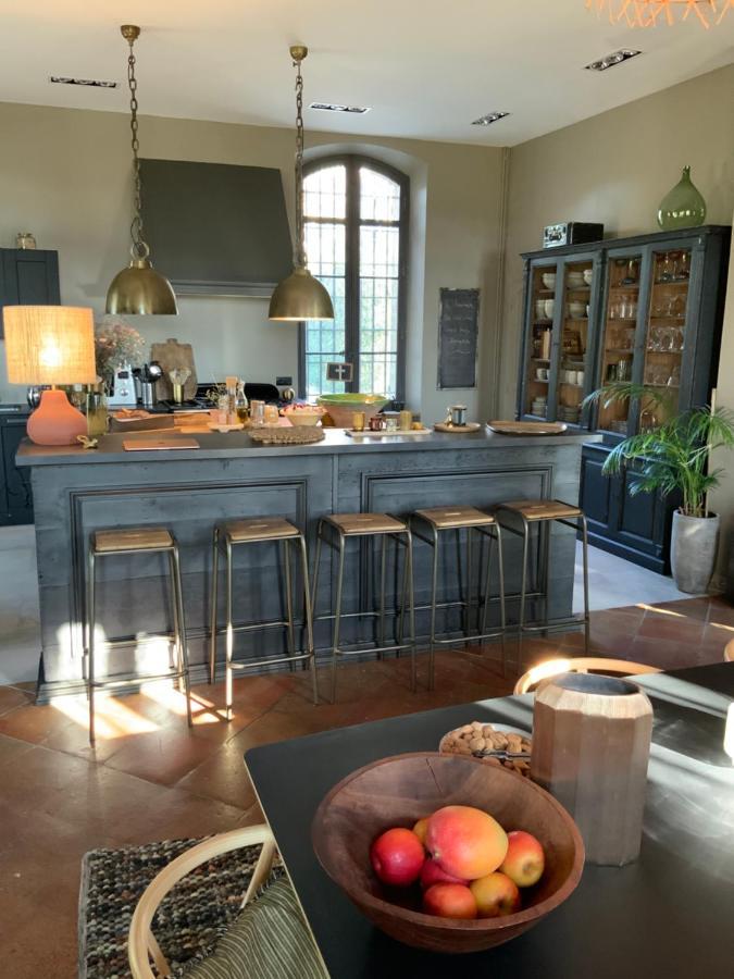 Bed and Breakfast La Bastide Des Grands Chenes Lambesc Esterno foto
